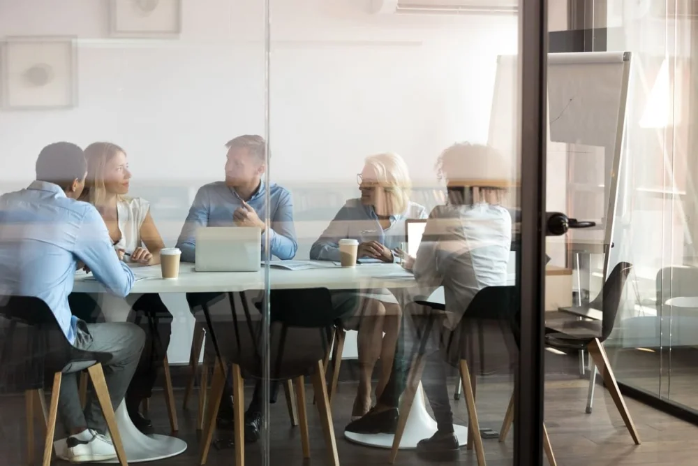 Guía Esencial de Comunicación Formal en el Ámbito Profesional