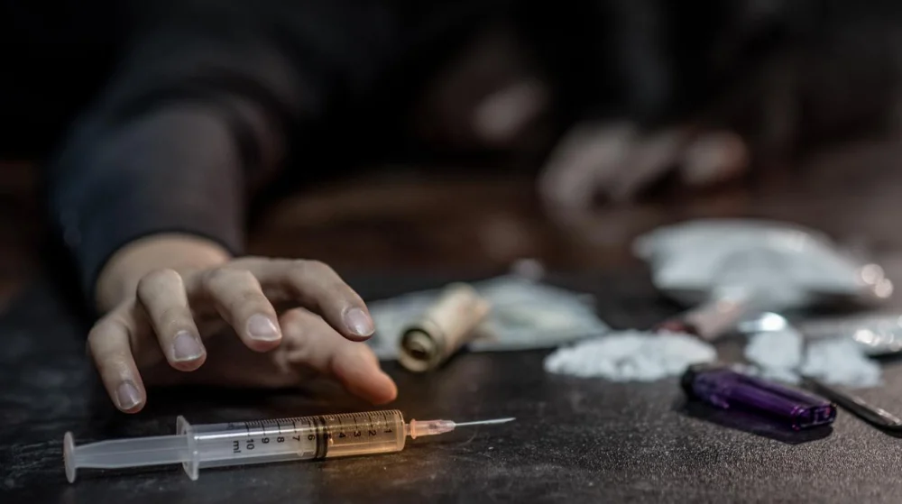 Deja cocaína y alcohol en Sevilla sin internación