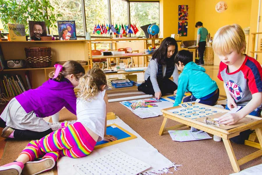 Desarrolla habilidades sociales efectivas con el método Montessori
