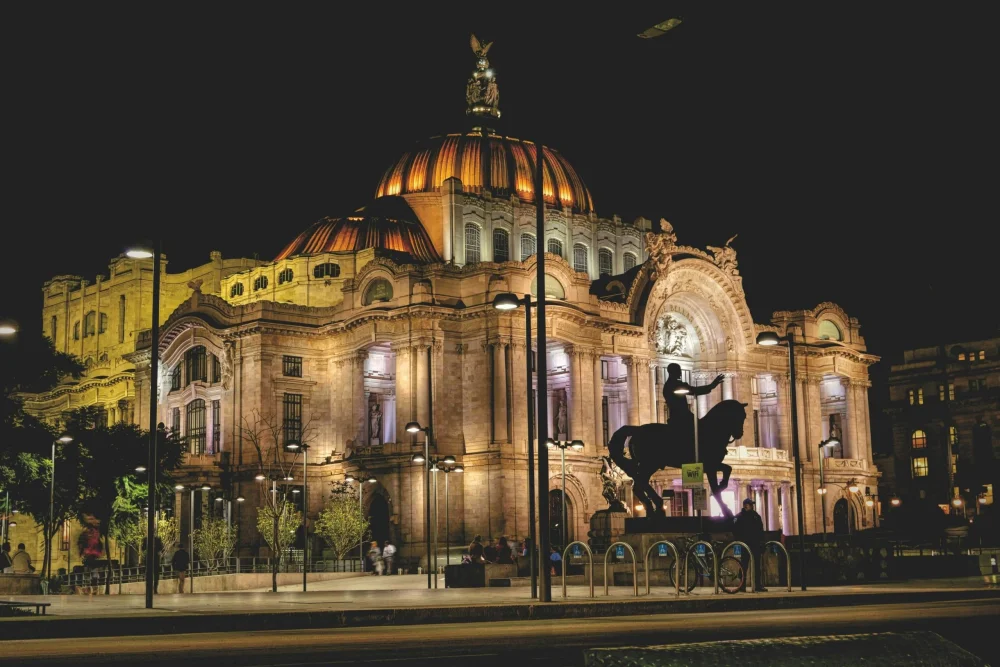 Recorre el Majestuoso Palacio de la Memoria