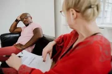 Impacto de las caricias negativas en nuestras emociones