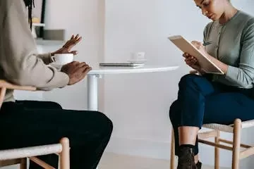 Alivio del dolor crónico a través de mindfulness y biofeedback