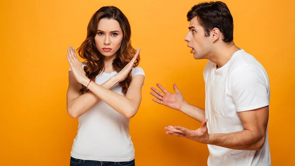 Factores Claves de Insatisfacción y Divorcio en Parejas