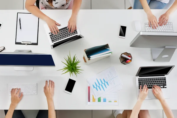 Impacto de la tecnología en el estrés laboral y la ansiedad
