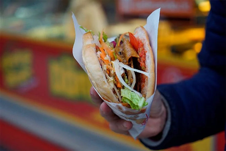 Sabores irresistibles del auténtico kebab tradicional