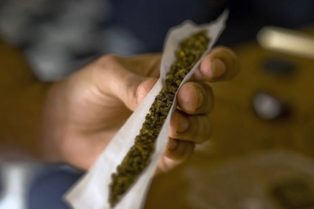Fumar marihuana podría inducir psicosis
