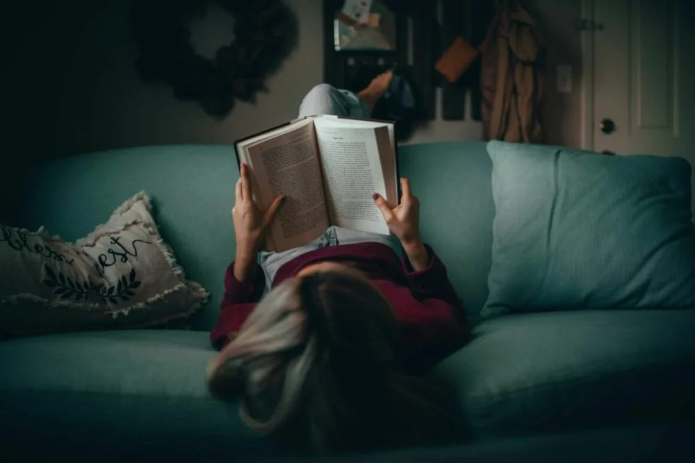 Neurociencia: cómo leer ficción combate la soledad