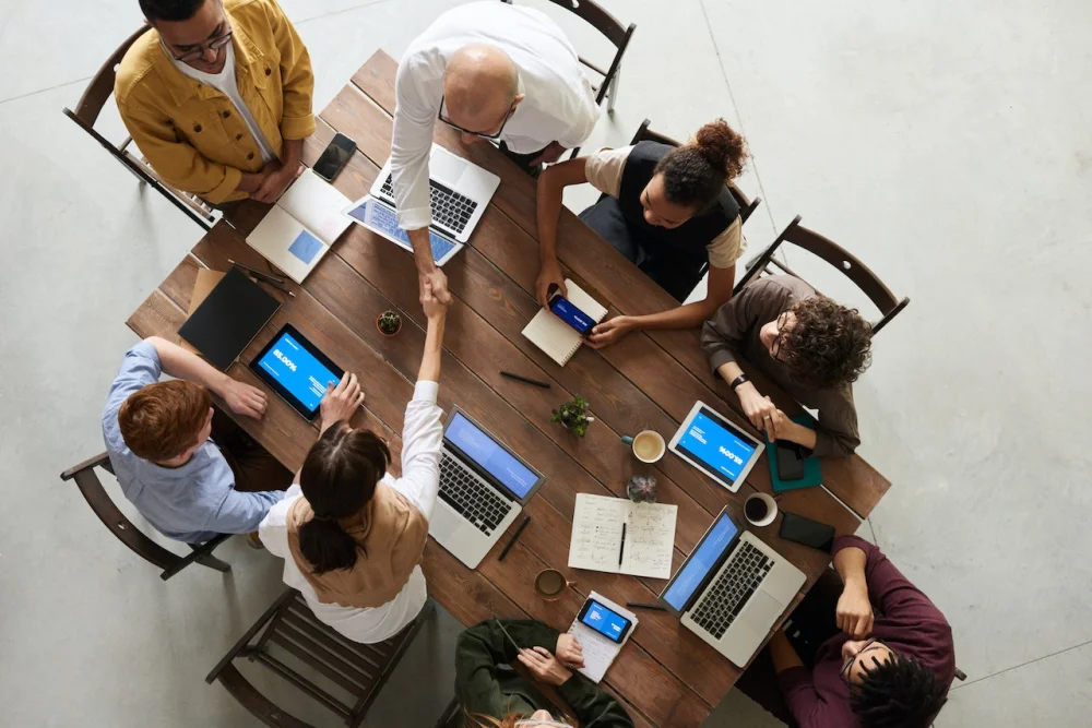 Cómo destacar como miembro efectivo en equipos empresariales