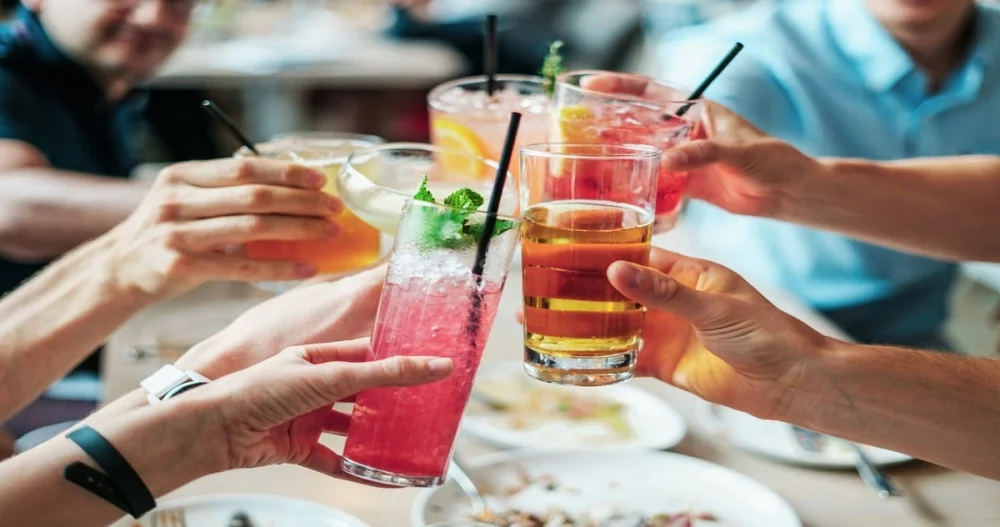 Beber alcohol: beneficios para el aprendizaje de idiomas