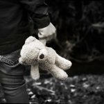Vínculos entre abusos infantiles y trastornos disociativos