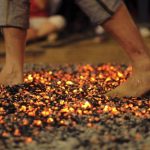 Caminata sobre brasas: un reto ancestral