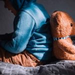 Conexión profunda entre el trauma y las adicciones