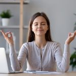 Identifica el estrés laboral por exceso de tareas