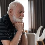 Impacto de la soledad no deseada en personas de mediana edad