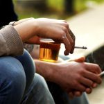 Presión Social y Alcoholismo: El Impacto en la Juventud