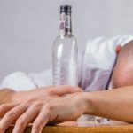 Rasgos y comportamiento de una persona alcohólica
