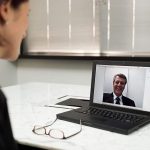 Ventajas e inconvenientes del coaching online: una revisión esencial