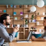 Gestos Inadecuados en una Entrevista Laboral