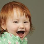 Niños de 15 meses aprenden eficientemente solo escuchando palabras