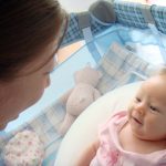 Razones detrás de nuestras voces al hablar con bebés