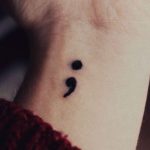 Significado del tatuaje de punto y coma