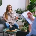Síntomas causas y tratamiento de la logoclonía